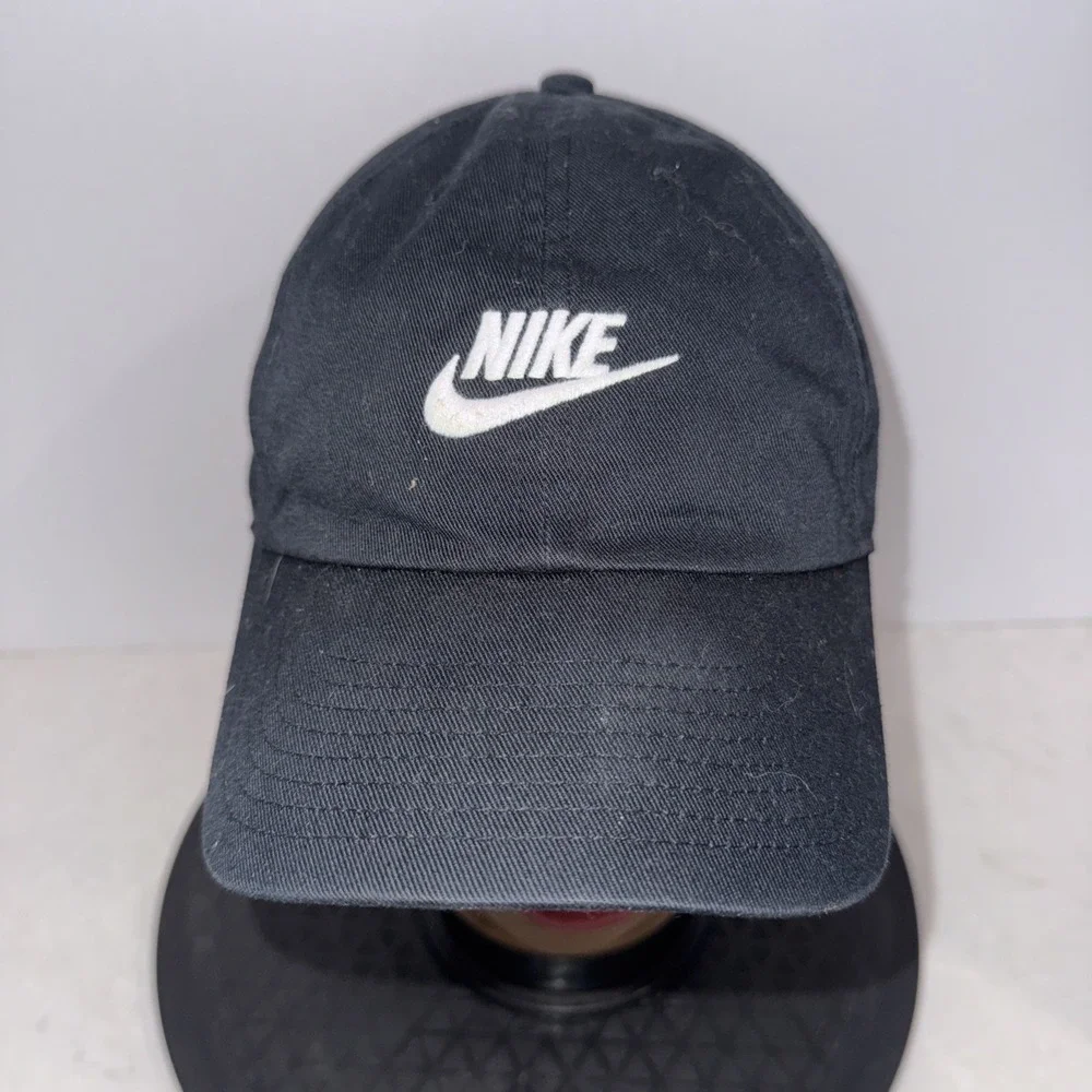 NIKE Rise Structured Swoosh Flex Futura Hat Black/White Size M/L